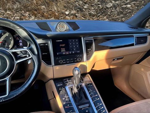 Used 2018 Porsche Macan image 6