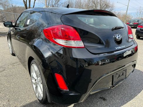 Used 2013 Hyundai Veloster w/ Style Pkg image 11