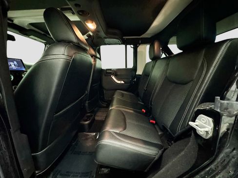 Used 2015 Jeep Wrangler Unlimited Sahara image 15