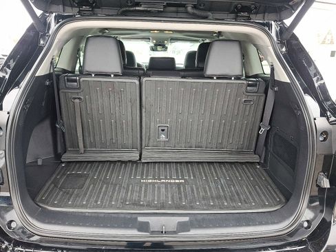 Certified 2024 Toyota Highlander XLE image 33