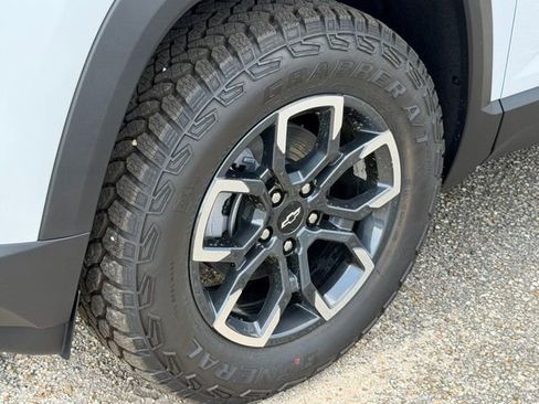 New 2026 Chevrolet Equinox ACTIV w/ Convenience Package III image 9