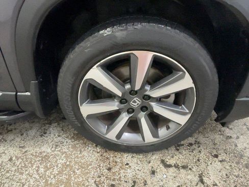 Used 2025 Honda Pilot Elite image 17