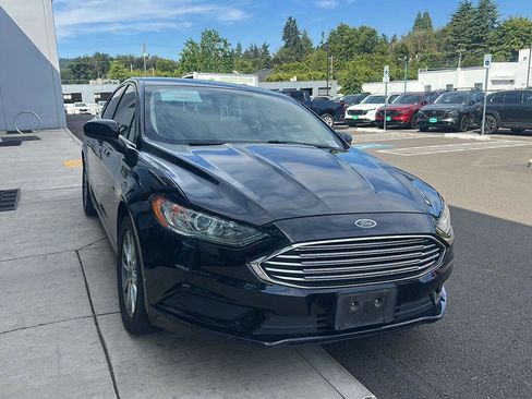 Used 2017 Ford Fusion SE w/ Fusion SE Technology Package FWD image 7