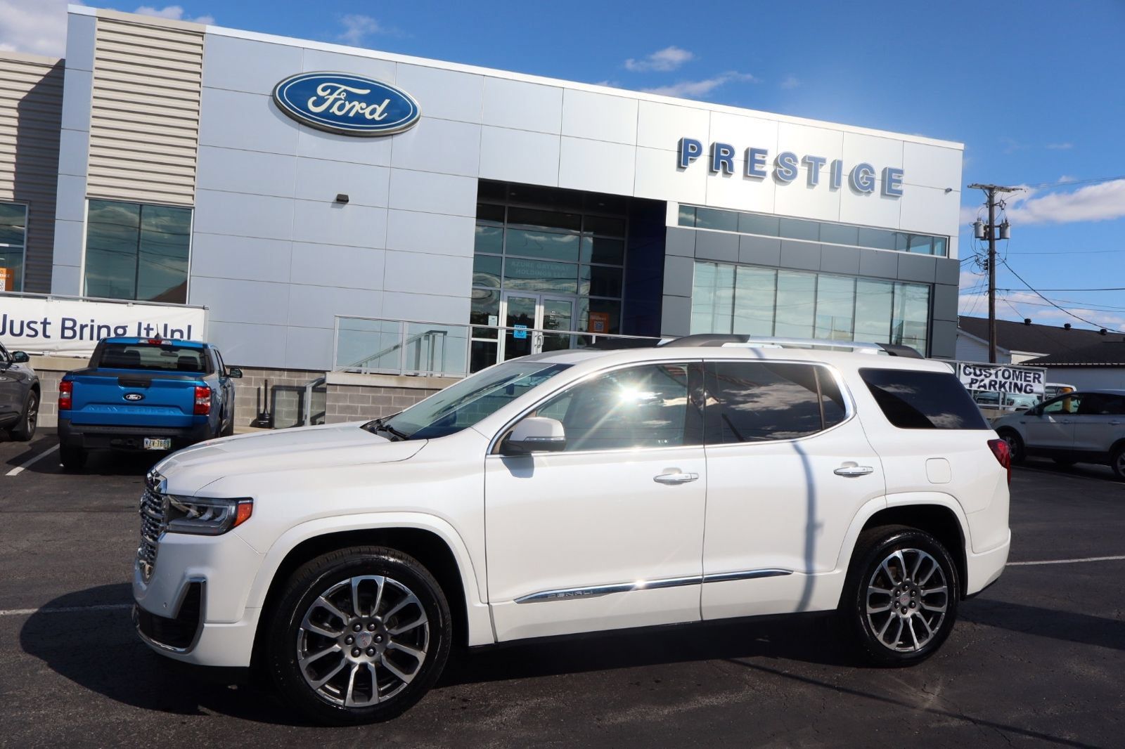 Used 2021 GMC Acadia Denali w/ Denali Ultimate Package AWD/4WD image 4