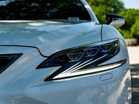 Used 2019 Lexus LS 500 F Sport w/ Accessory Package (Z2) AWD/4WD image 11