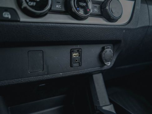 Used 2016 Toyota Tacoma SR5 image 12