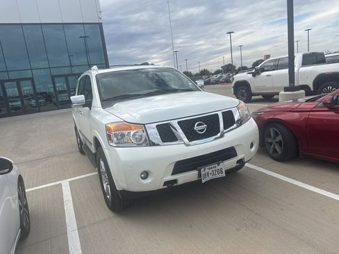 Used 2014 Nissan Armada Platinum image 2