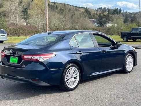 Used 2018 Toyota Camry XLE w/ Audio Package FWD image 11