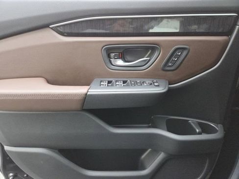 Used 2025 Honda Pilot Elite image 36