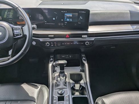 Certified 2025 Kia Sorento S FWD image 16