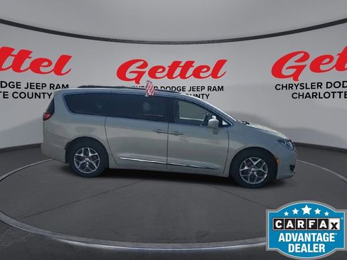 Used 2017 Chrysler Pacifica Touring-L w/ Tire & Wheel Group image 10