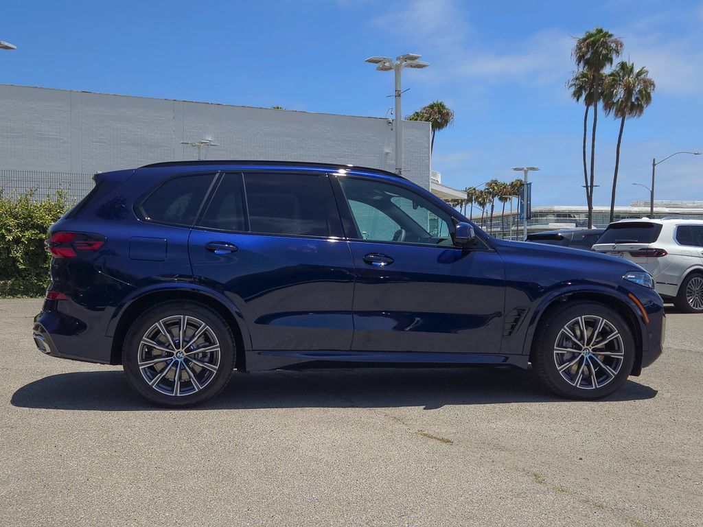 New 2026 BMW X5 xDrive50e w/ M Sport Package AWD/4WD image 4