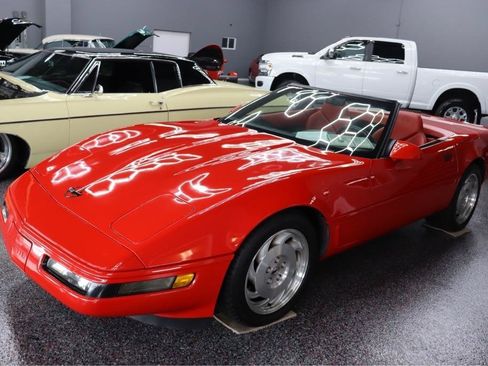Used 1995 Chevrolet Corvette Coupe RWD image 2