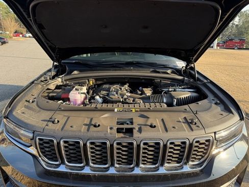 New 2025 Jeep Grand Cherokee Laredo w/ Luxury Tech Group I image 31