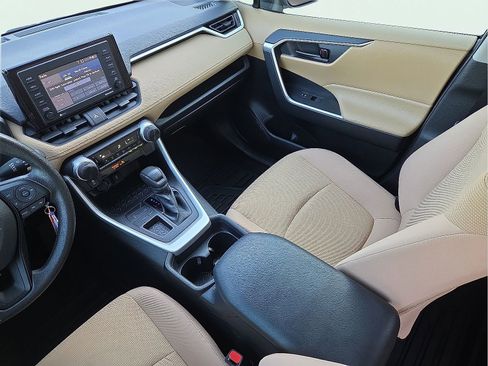 Used 2020 Toyota RAV4 LE FWD image 12