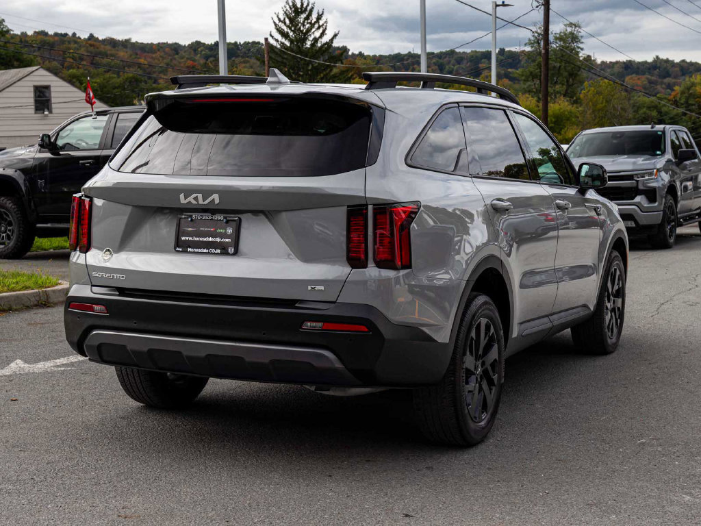 Used 2023 Kia Sorento S w/ Panoramic Sunroof Package AWD/4WD image 4