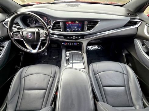 Used 2024 Buick Enclave Premium image 9