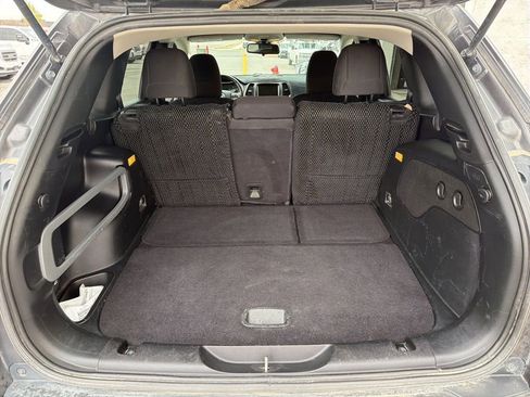 Used 2016 Jeep Cherokee Latitude w/ Cold Weather Group image 26