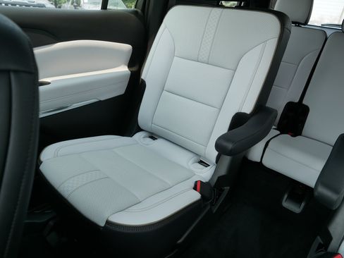 Used 2026 Chevrolet Traverse High Country AWD/4WD image 12