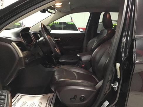 Used 2015 Jeep Cherokee Trailhawk w/ Comfort/Convenience Group AWD/4WD image 12