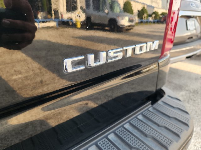 Used 2022 Chevrolet Silverado 2500 Custom w/ Custom Value Package AWD/4WD image 8