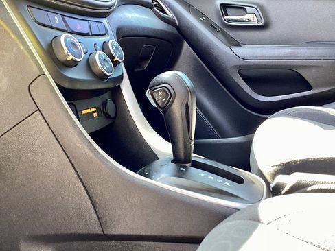 Used 2018 Chevrolet Trax LS image 9