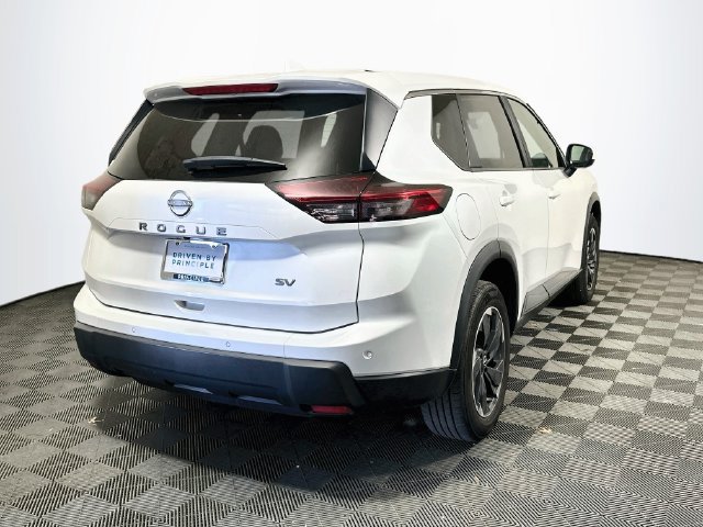 Used 2024 Nissan Rogue SV FWD image 8