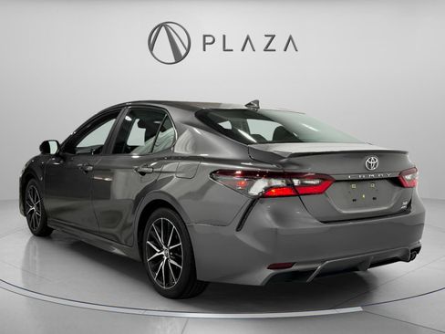 Used 2024 Toyota Camry SE image 4