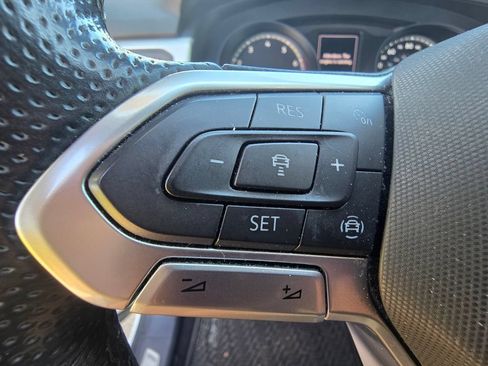 Used 2021 Volkswagen Atlas Cross Sport SE FWD image 24