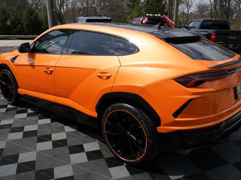 Used 2022 Lamborghini Urus AWD/4WD image 9