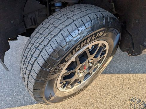 Used 2025 Toyota Tacoma TRD Off-Road image 21