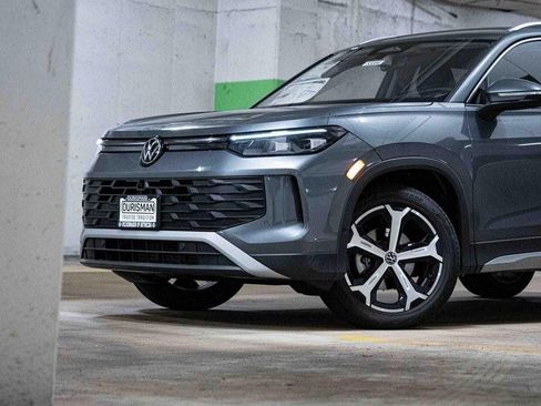 New 2026 Volkswagen Tiguan SE image 2