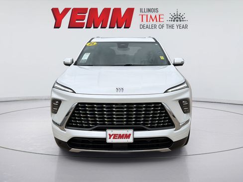 Used 2025 Buick Enclave Avenir w/ LPO, All-Weather Package AWD/4WD image 3