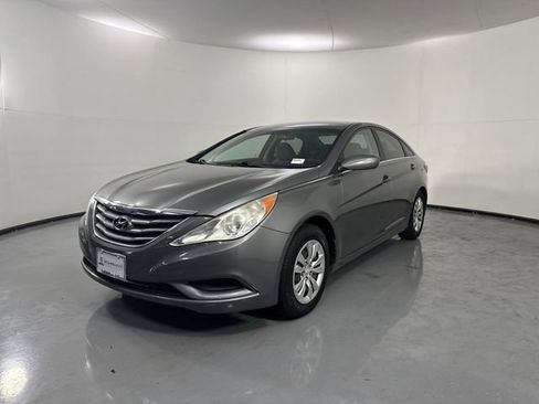 Used 2011 Hyundai Sonata GLS FWD image 2