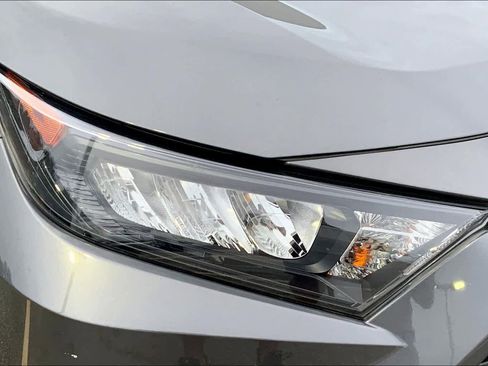 Used 2021 Toyota RAV4 LE image 26