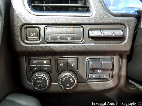Used 2024 Chevrolet Suburban High Country AWD/4WD image 21