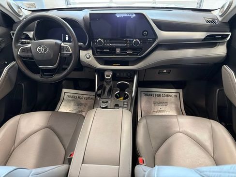Used 2024 Toyota Highlander Platinum AWD/4WD image 42