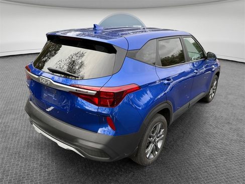 Certified 2023 Kia Seltos LX image 3