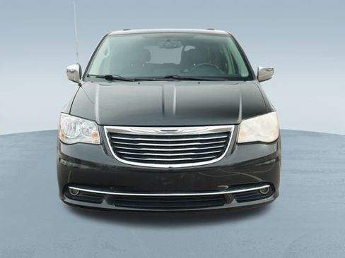 Used 2013 Chrysler Town & Country Touring-L w/ Driver Convenience Group image 2