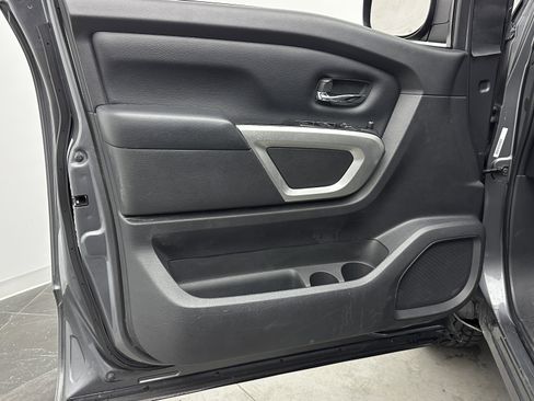 Used 2023 Nissan Titan SV image 10
