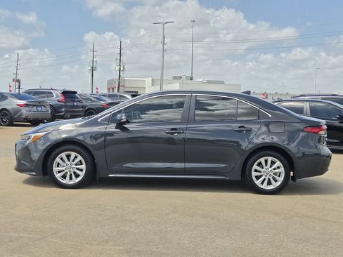 Used 2025 Toyota Corolla XLE FWD image 6
