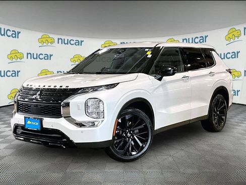 Used 2024 Mitsubishi Outlander SE AWD/4WD image 3