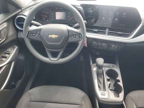 Used 2025 Chevrolet Trax LS image 13