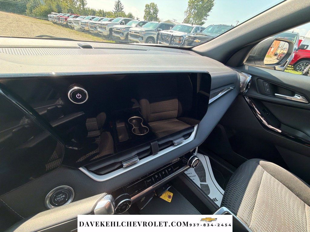 Used 2025 Chevrolet Equinox LT AWD/4WD image 13
