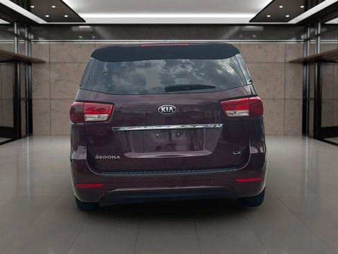 Used 2017 Kia Sedona LX w/ LX Essentials Premium Package FWD image 5