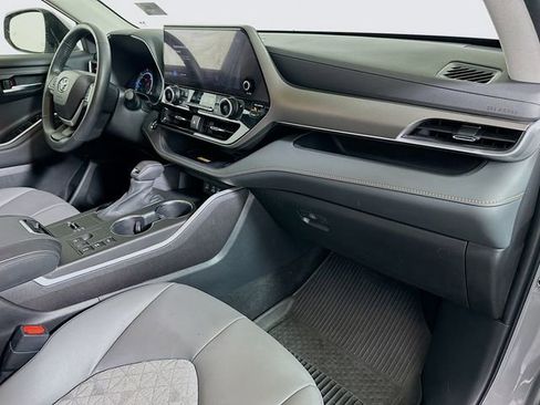 Certified 2023 Toyota Highlander Bronze Edition image 32