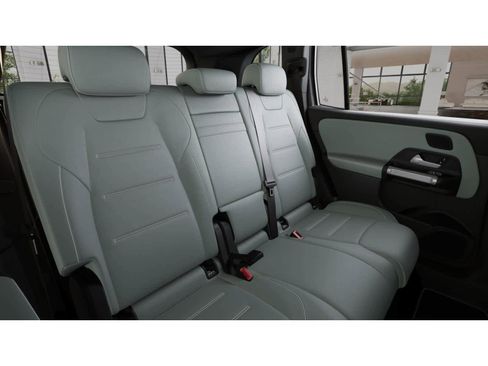New 2026 Mercedes-Benz GLB 250 image 4