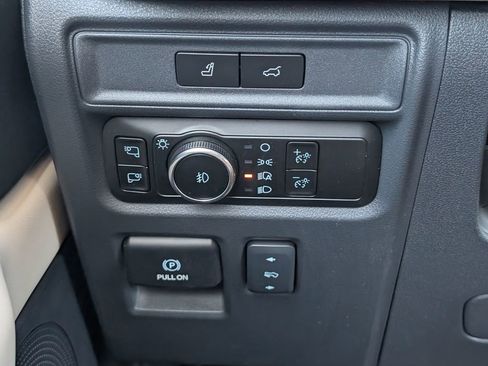 Used 2024 Ford Expedition Platinum image 24