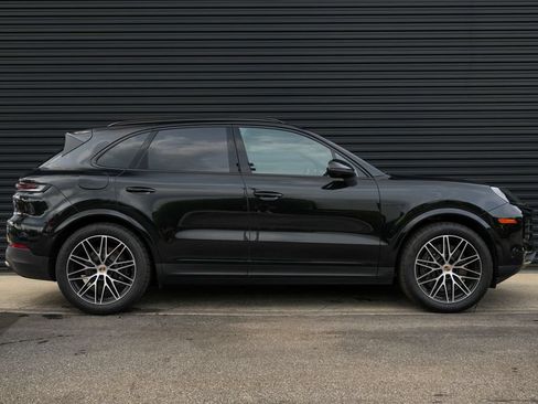 Certified 2025 Porsche Cayenne E-Hybrid AWD/4WD image 37