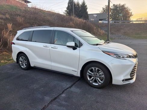 Used 2021 Toyota Sienna Platinum image 15